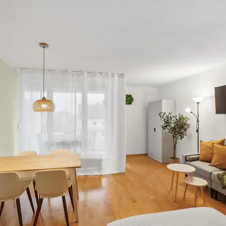 Apartment Dx Homes - 80m2 Voll Ausgestattet Inklusive Loggia - Ideal Fuer Laengere Aufenthalte